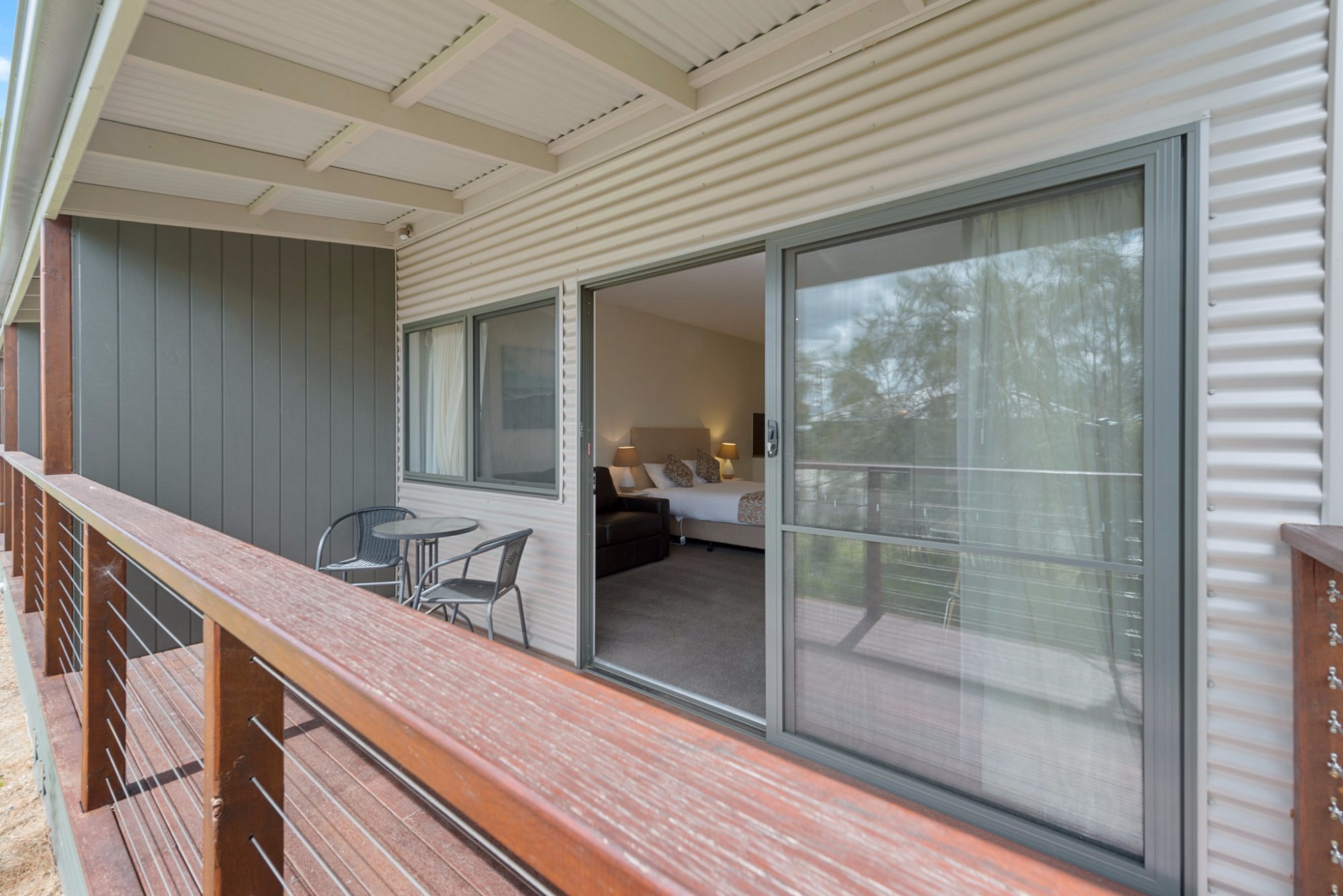 deluxe-studio-suites