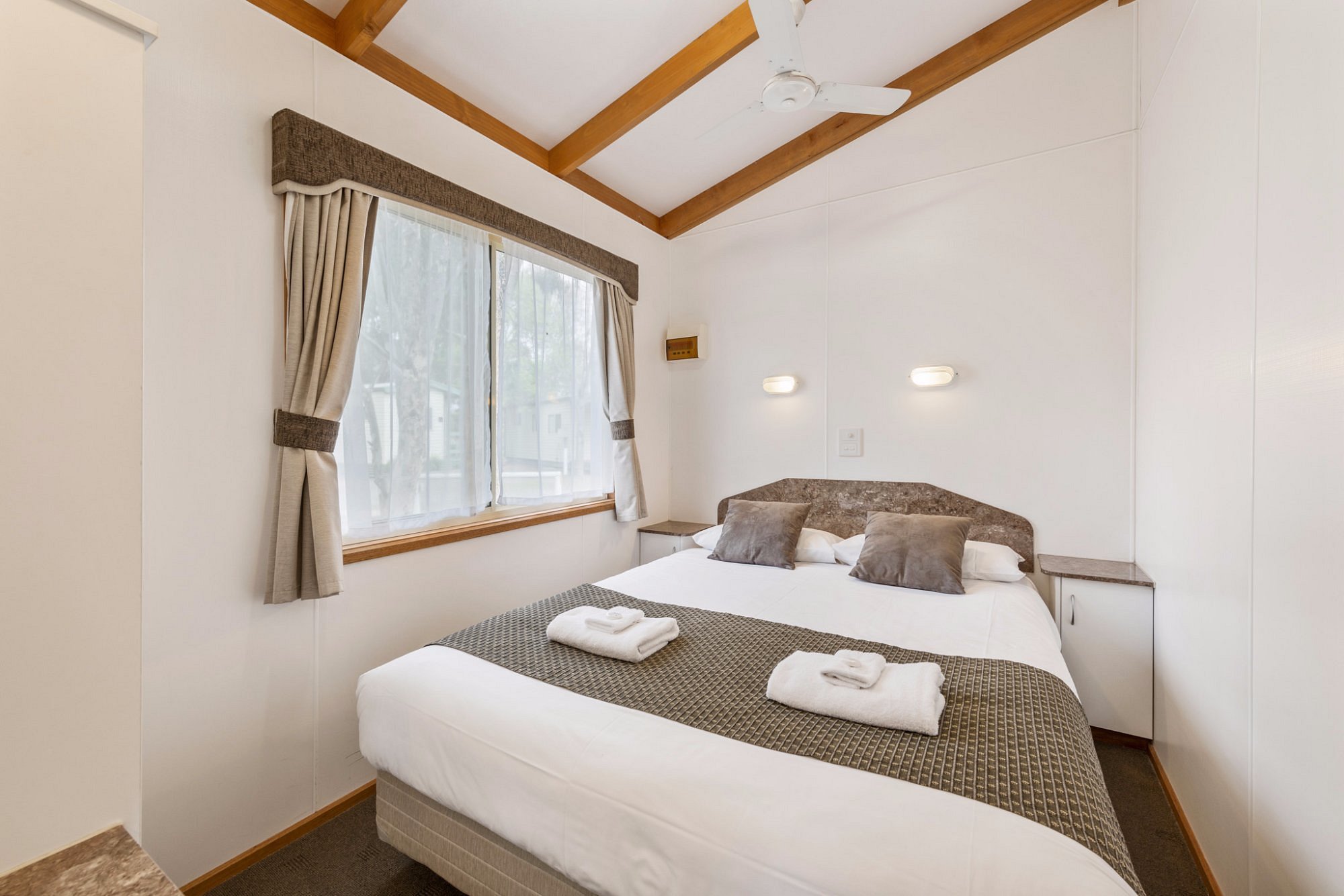 deluxe-two-bedroom-cabin